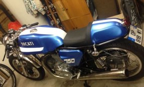 Commandes reculées sur Ducati 750 GT 1972