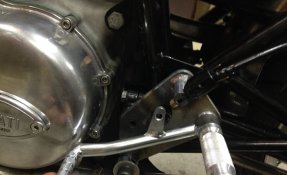 Commandes reculées sur Ducati 750 GT 1972